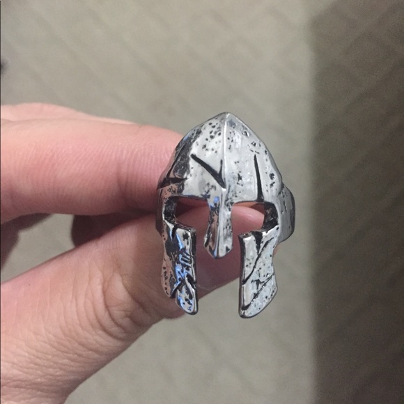 Spartan Helmet Ring - Picture 3 of 4